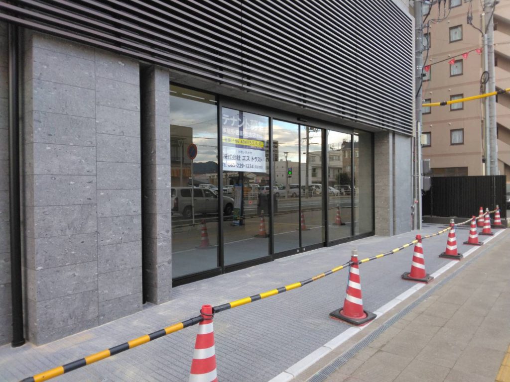 オーヴィジョン新山口駅前ザ・プライム　１Fテナントの - 山口市の小郡の小郡不動産