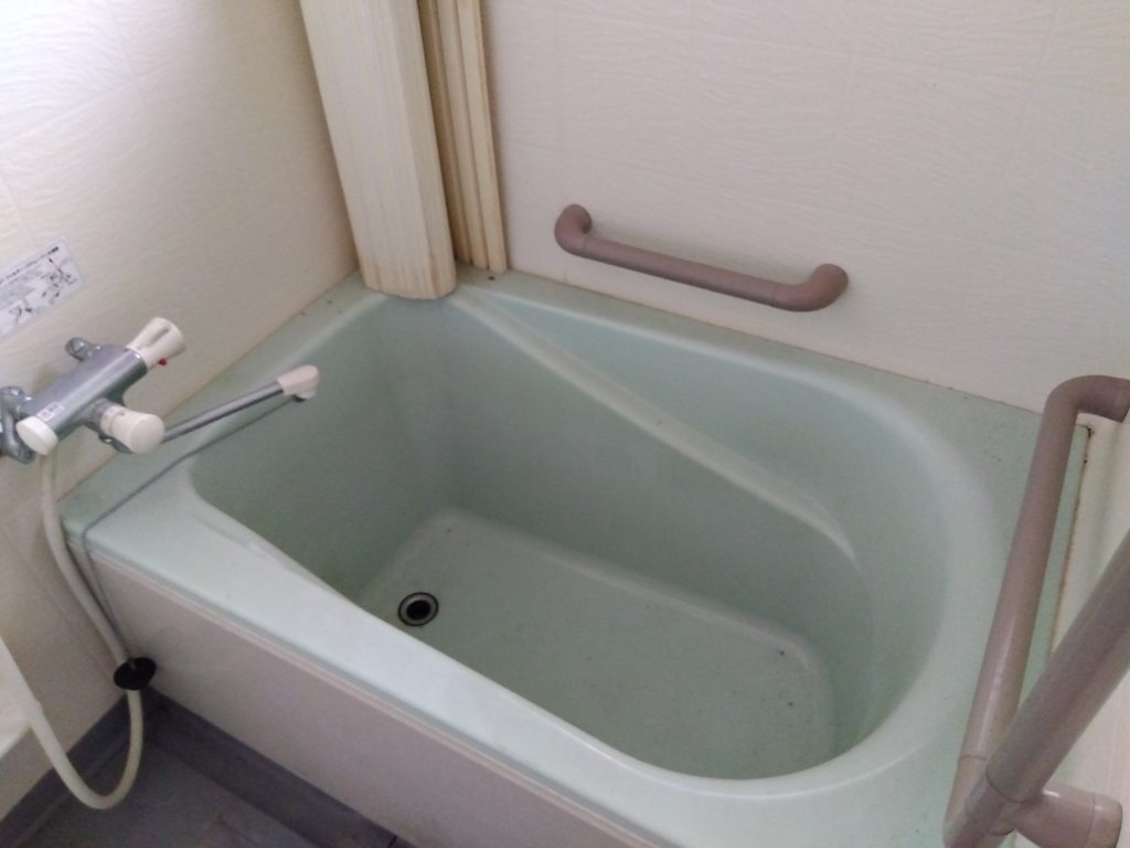 山口市吉敷上東　中古戸建の浴室 - 山口市の小郡の小郡不動産